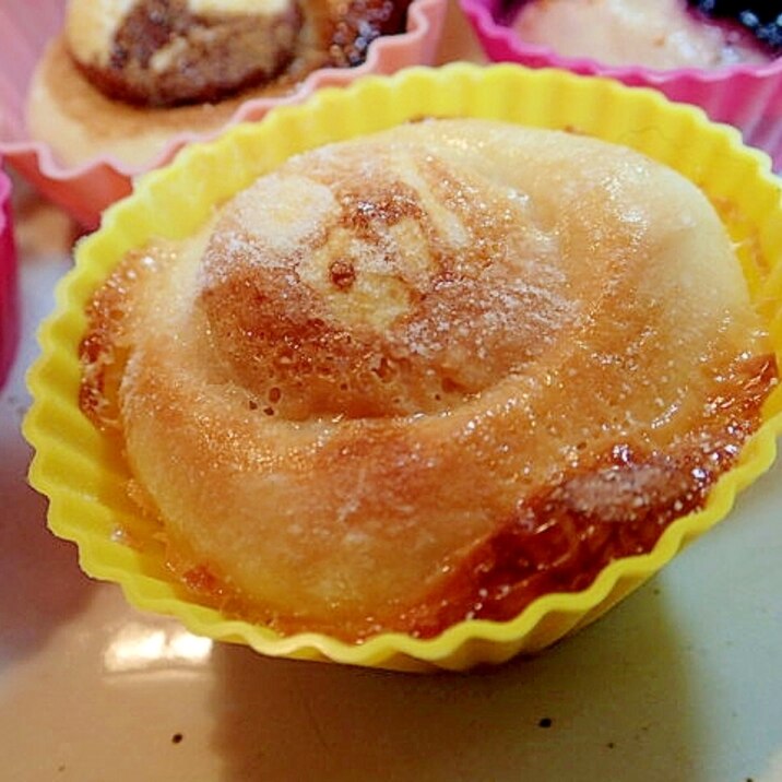 バタークッキーのミルキーキャラメルカップパン